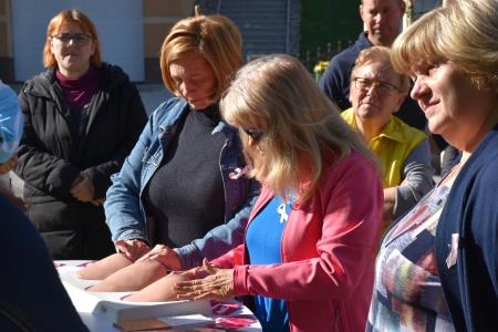 Rožnati oktober, zasaditev drevesa, 21.10. 2024 (14)